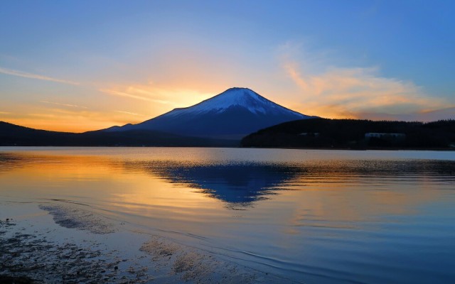 絵画風 壁紙ポスター 幻想的な夕日の逆さ富士 夕暮れの富士山 夕焼け