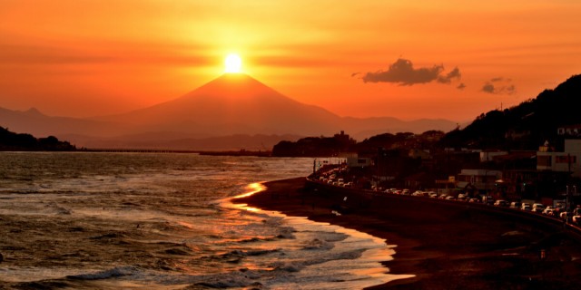 絵画風 壁紙ポスター 神秘的な夕焼けのダイヤモンド赤富士 夕陽 富士山