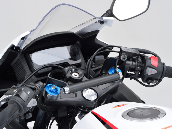 他サイト：  DAYTONA(デイトナ)  【4909449557136】 16795 車種別マルチバーホルダー CBR400R カラーアッの商品画像