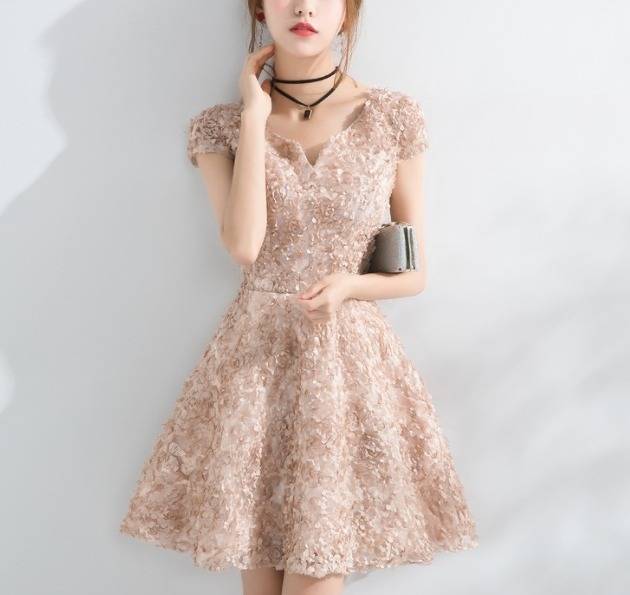 パーティードレス イブニングドレス 春夏 結婚式 二次会 披露宴 ベージュ レッド 大きいサイズ ミニ丈 ショート丈 半袖 袖あり Aライン Xの通販はau Pay マーケット Me Too