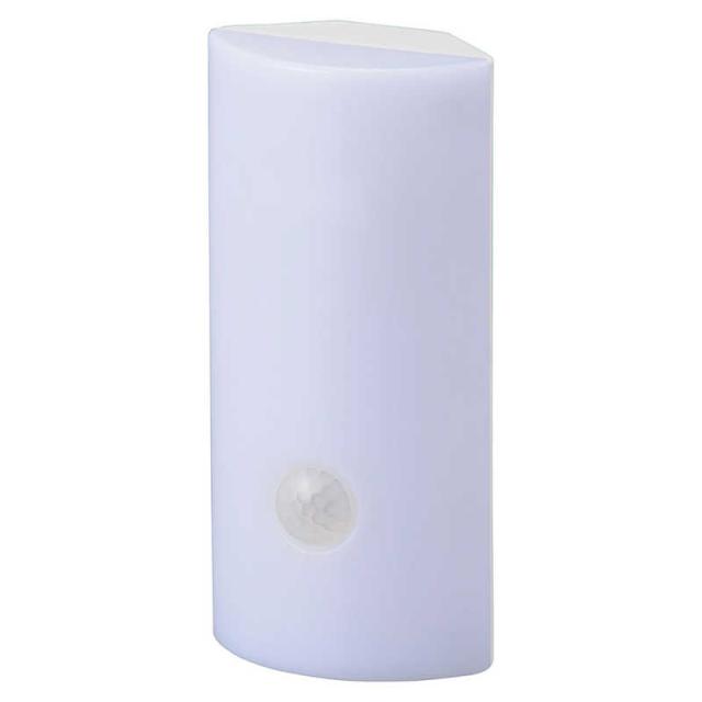 他サイト： オーム電機 LEDセンサーライト人感明暗センサー [白色 /乾電池式] NIT-BLA6JCS-WNの商品画像