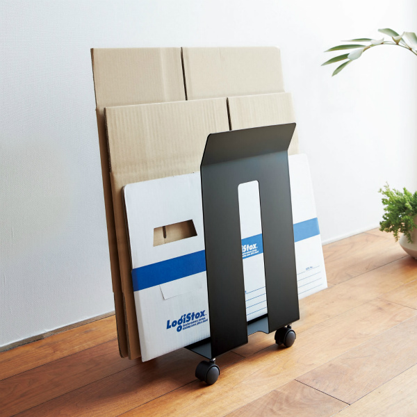 他サイト： 山崎実業 フレーム ダンボール&紙袋ストッカー ブラック 3302 | 収納 段ボール 片付け ラック 隙間収納 立て置きの商品画像