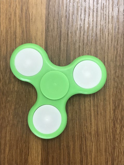 ハンドスピナー Hand Spinner ハンド フィジェット ストレス 解消 スピン 高速回転 おもちゃ 三角 ストレス解消 人気の指遊び 家遊びの通販はau Pay マーケット ナイン雑貨ストア 商品ロットナンバー