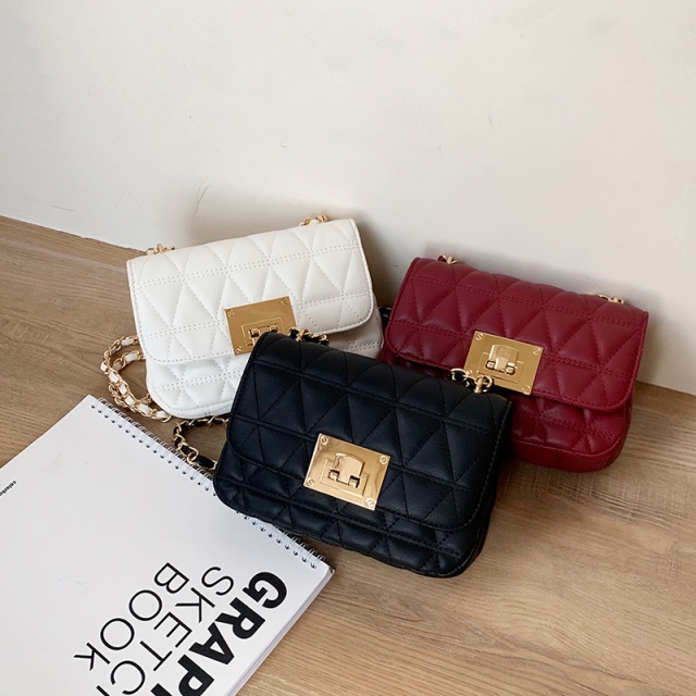 ショルダーバッグ セカンドバッグ レディースバッグ メタルチェーン かわいい おしゃれ Q22の通販はau Pay マーケット Hollyhock Au Pay マーケット店 商品ロットナンバー