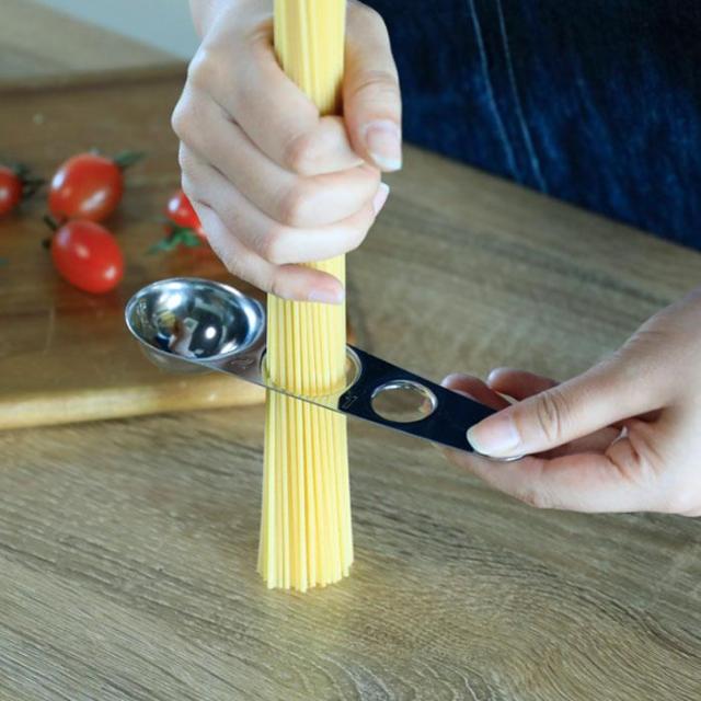 他サイト： シービージャパン パスタも量れる計量スプーン シルバー |ギフト プレゼント 4573306868736の商品画像