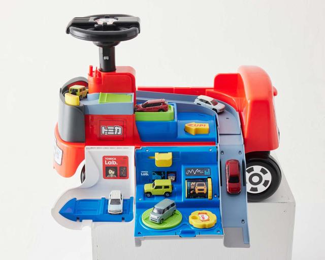 他サイト： アイデス 1才から乗れる! トミカ変形ドライブピット  返品種別Bの商品画像