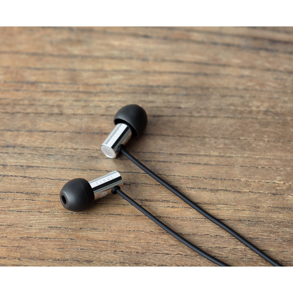 他サイト： Final FI-E3DSSC マイク&コントローラー搭載 ダイナミック開放型カナルイヤホンfinal E3000C[FIE3Dの商品画像