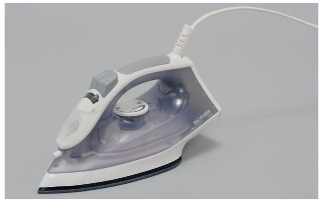 他サイト： アイリスオーヤマ IRN-21C-W/H コードつきスチームアイロン(ホワイト/グレー)IRIS OHYAMA[IRN21CWHの商品画像