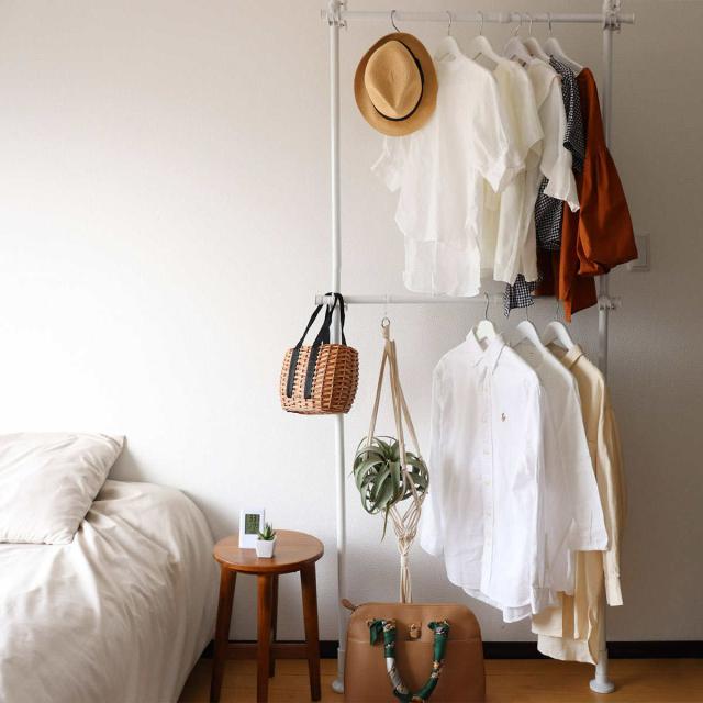 他サイト： ハンガーラック 突っ張り 2段 ホワイト 幅56〜95cm ( つっぱり ラック 突っ張りラック 突っ張り棚 伸縮 壁面収納 天の商品画像