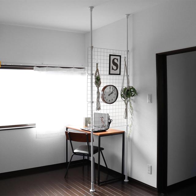 他サイト： 突っ張り パーテーション 突ぱりネット間仕切り 幅70cm ( 突っ張りラック ワイヤーネット メッシュ つっぱり ハンガー つの商品画像