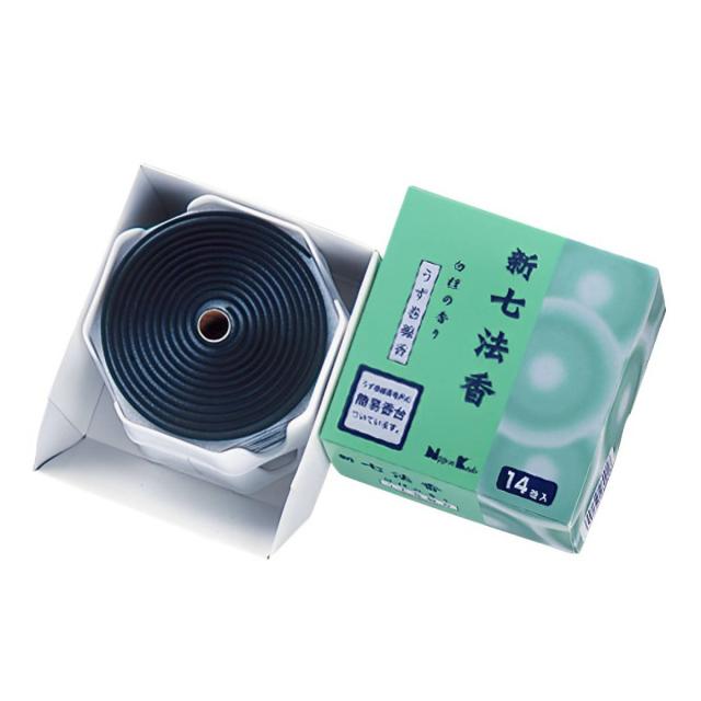 他サイト： 線香 渦巻き線香 新七法香 白檀 14巻入 ( お線香 渦巻線香 香台付き 12時間燃焼 お供え 初七日 お通夜 葬儀 四十九日の商品画像