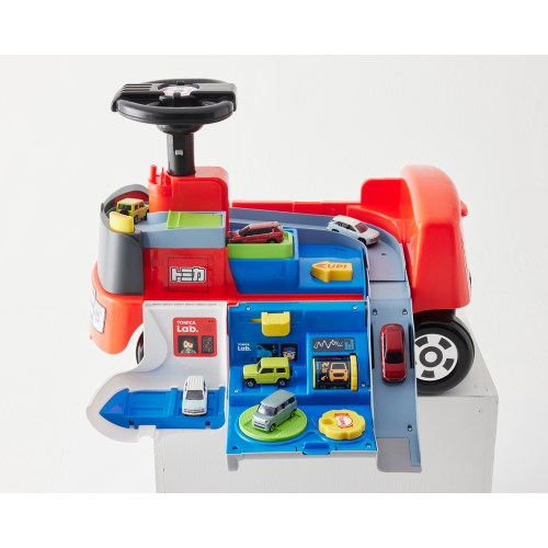 他サイト： 【ラッピング対象外】1才から乗れる!トミカ変形ドライブピット 乗り物 乗り物遊び ごっこ遊び プレゼント ギフト 乗用玩具 簡単の商品画像