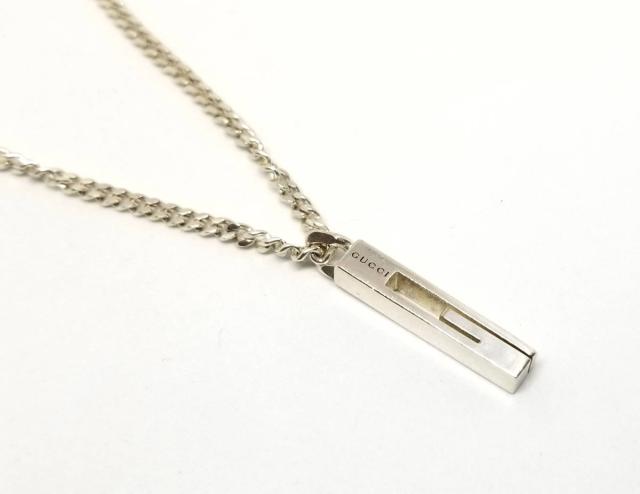 日本正規品 Sv925 アクセサリー シルバー925 ペンダント シルバー メンズ カットアウトg ネックレス グッチ Gプレート 中古 Gucci ロゴ ネックレス Loudcryofthethirdangel Com