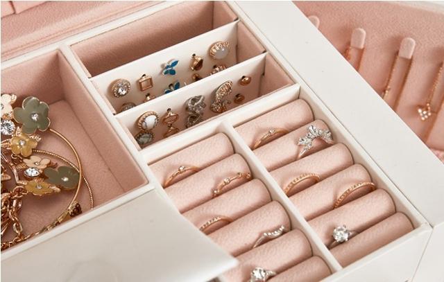 50 Off ジュエリーボックス 鍵付き 大容量 可愛い アクセサリーケース セット アクセサリー 収納 ケース ミラー 引き出し おしゃれ 多機能 鏡付 宅送 Olsonesq Com