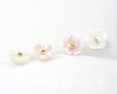 ピンク ホワイトシェル ピアス 18k K18yg 6mm フラワー 白蝶貝 桃蝶貝