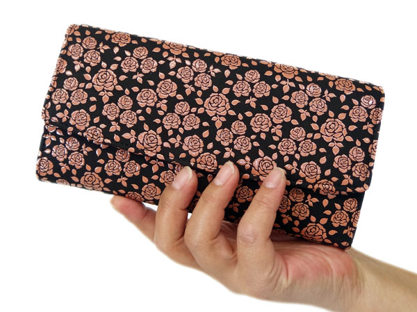偉大な 印傳屋 送料無料 和柄の大きなファスナー小銭入れの長財布 印伝 黒地ピンク漆 ローズ小柄 2310 高級感 Olsonesq Com