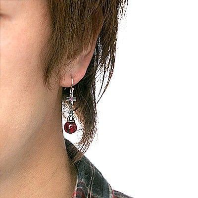 HOT格安╅ ピアス 7月の誕生石 彼氏 誕生日プレゼント ギフト の通販はau PAY マーケット - ジェイウェルドットコム|商品ロットナンバー:1384 メンズ ブランド 片耳 SAINTS フック シルバー クロス ルビー SALE限定SALE