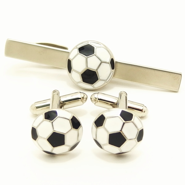 全日本送料無料 勝負は白黒はっきりサッカーボールのカフスとタイピンのセット 最新コレックション Olsonesq Com