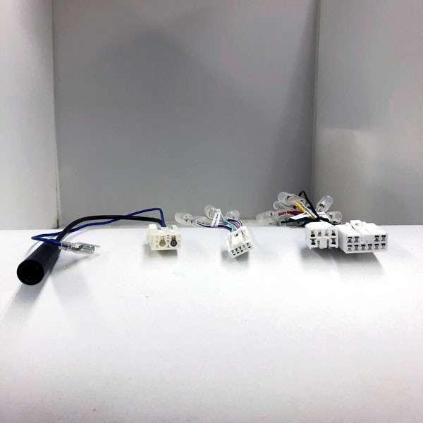 入荷】Breezy 純正ステレオコネクター（逆カプラ） トヨタ用／ダイハツ用 10P・6Pコネクター＋車速センサー＋アンテナ変換セット  G18TBの通販はau PAY マーケット - メディアデザイン｜商品ロットナンバー：377494978
