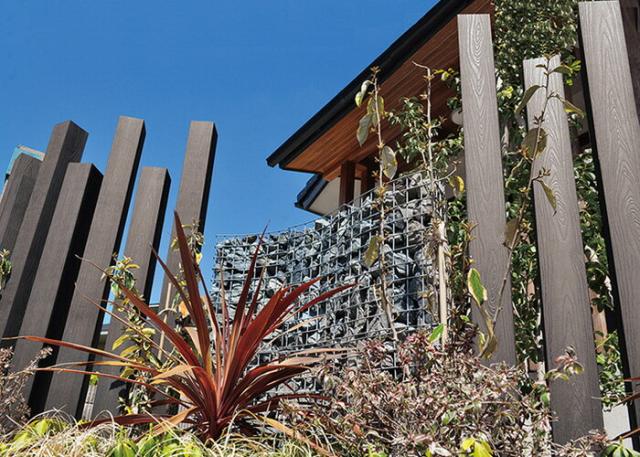 独創的 玄関 アプローチ 門柱 柱 凹凸木目模様 人工木材 デザインポール ダーク 鉄芯300mm付 H10 90角柱 フェンス デザイン柱 装飾 Diy 開店祝い Olsonesq Com