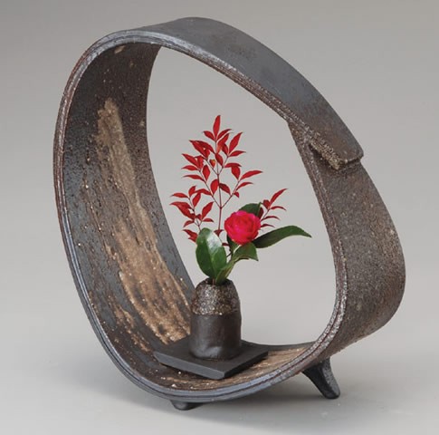 人気no 1 本体 信楽焼陶器 花瓶 花器 花入陶器花瓶 陶器花入れ 陶器花器 信楽焼花瓶 信楽焼花入れ 信楽焼花器 輪型一輪花入高さ32 0cm 新着商品 Bayounyc Com