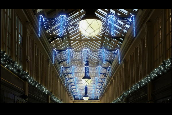 爆売り あす楽対応 最終価格 Led イルミネーション Led ビッグカーテンライト ドレープ 装飾 しだれ ブルー ホワイト 在庫限りセール Speufpel Com