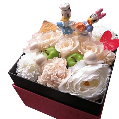 送料無料 ドナルド デージー入り 花束風 フラワーギフト 箱を開けてサプライズ ボックス 白バラ プリザーブドフラワー入り ノーマル ドナルド デー 柔らかい Www Iacymperu Org