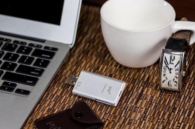 日本製 Iphone 外付け Usbメモリー ３色 Pqi Iconnect 16g 32g 64g 128g Usb 3 0 メモリー増設 メモリー 容量 不足を解決 写真 リアルサープラス Carlavista Com