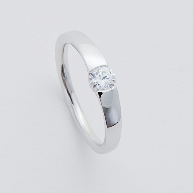 正規店人気 pt950 結婚記念日 プロポーズ ブライダル ダイの通販はau PAY マーケット - Jeweluce|商品ロットナンバー:496546334 0.25ct 一粒ダイヤモンドリング 婚約指輪 中央宝石研究所 鑑定書 品質保証書 在庫あ低価
