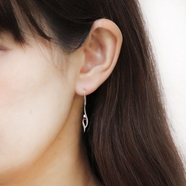 今売れている商品 ピアス・ルビー・シンプル・アメリカンフック・レディース・揺れるピアス・18金・かわいい・xmas・クリスマス 今売れている商品 ピアス・ルビー・シンプル・アメリカンフック・レディース・揺れるピアス・18金・かわいい・xmas・クリスマス