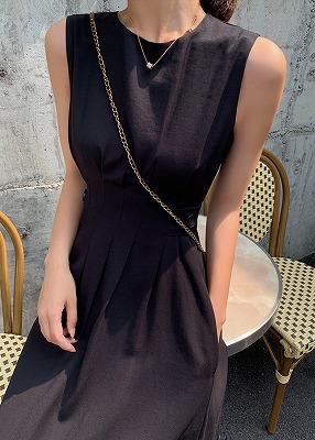 安いそれに目立つ スリム ヘプバーン風ワンピース 白 黒 エレガント ノースリーブワンピース メーカー希望小売価格から30 Off Petroleoenergia Com