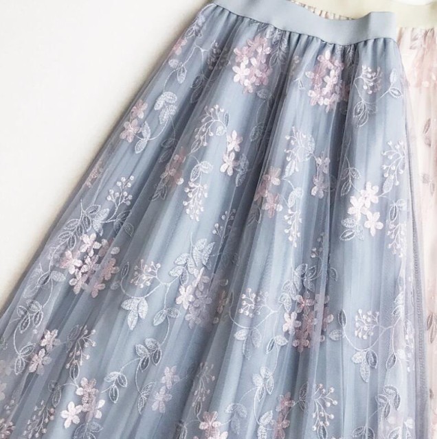 チュールスカート 高級花柄 刺繍 レーススカート 仙女 ふんわり ハイウエスト ロングスカート 3色 チュールドレス 裏地で透けない フレアの