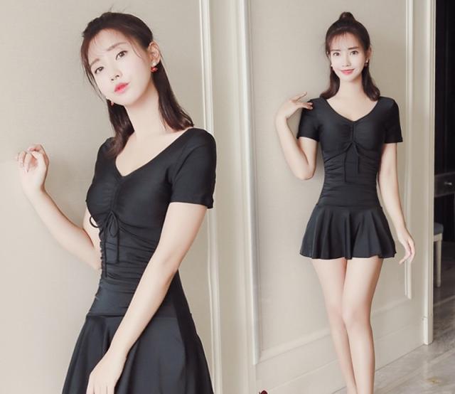 18夏新作 レディスファッション 水着 ワンピース水着 フレアスカート レオタード 無地 半袖 Vネック ブラック 夏 ビーチの通販はau Pay マーケット Uselect 商品ロットナンバー