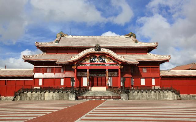 絵画風 壁紙ポスター 首里城 正殿 琉球王朝 沖縄 首里城跡 世界遺産 Shrj 001w1 ワイド版 921mm 576mm の通販はau Pay マーケット レアルインターショップ Au Pay マーケット店 商品ロットナンバー