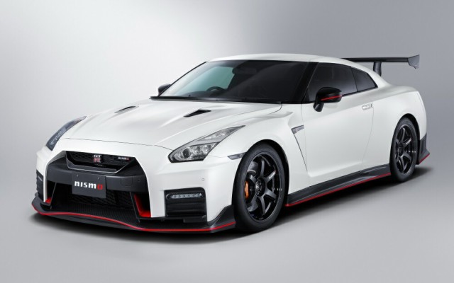 アウトレット 絵画風 壁紙ポスター 日産 Gt R Nismo R35 Nアタック パッケージ Bホワイトパール 17年 R35n 015w1 ワイド版 921mm 576mm 全日本送料無料 Carlavista Com