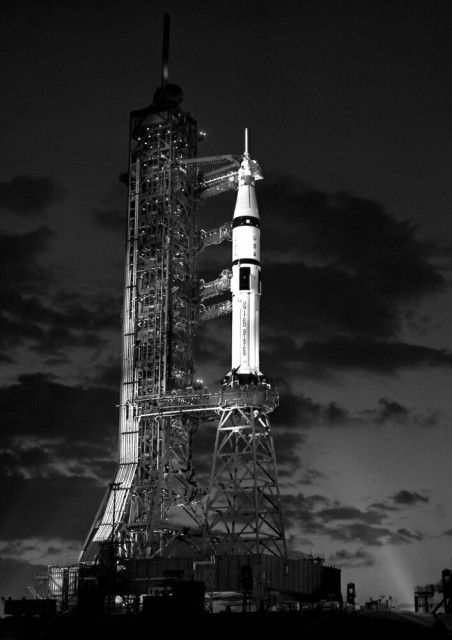 人気第1位 絵画風 壁紙ポスター アポロ7号 サターン1b As 5 ロケット 1968年 宇宙船初の有人飛行 モノクロ Nas 015am1 A1版 585mm 0mm 想像を超えての