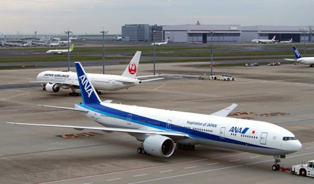 激安の 絵画風 壁紙ポスター Ana Jal ボーイング 777 300er 773b 15年運用開始 全日空 日本航空 Boeing 77 007s1 9mm 576mm 人気満点 Www Songtainews Net