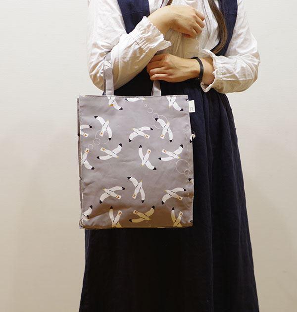 Rootote ルートート トートバッグ 通販 サイドポケット アーキャトル ラミネート サブバッグ 花柄 通勤 通学 高校生 バッグの通販はau Pay マーケット Backyard Family ママタウン Au Pay マーケット店 商品ロットナンバー