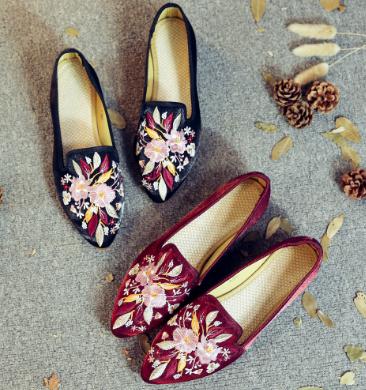 履きやすいシューズ チャイナ靴 手作り美脚北京布靴ローヒールエスニックシューズカジュアル民族風花刺繍ミュール 婦人靴通気性優太極拳の通販はau Pay マーケット エンブリッジ 商品ロットナンバー