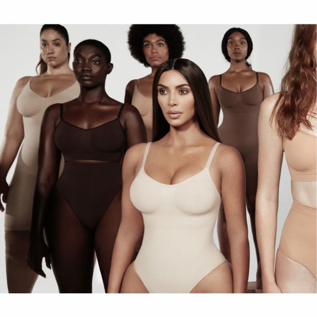 最新品低価 スキムズ Sculpting Bodysuit Onyxの通販はau PAY マーケット - フェルマート|商品ロットナンバー:511737799 SKIMS レディース ボディースーツ インナー・下着 高品質低価