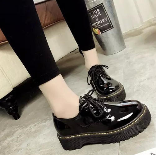 驚くばかり黒 スニーカー レディース 厚底 人気のファッション画像