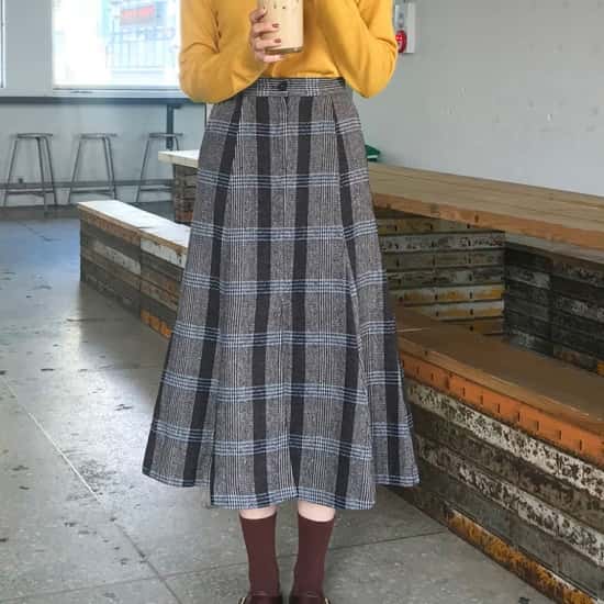 フロントにスリットの入ったロングスカート デートや女子会にも フレアスカート ロング丈 チェック柄 Aライン 体型カバー 大人可愛い カの通販はau Wowma ワウマ Ayumina 商品ロットナンバー