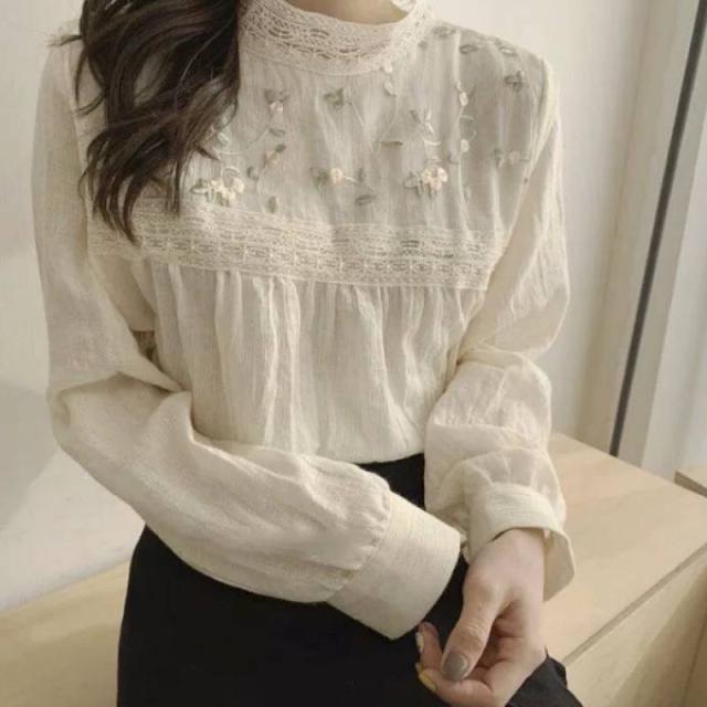 略奪 赤面 モンゴメリー レース の ブラウス 白 避けられない スリップ サイクロプス