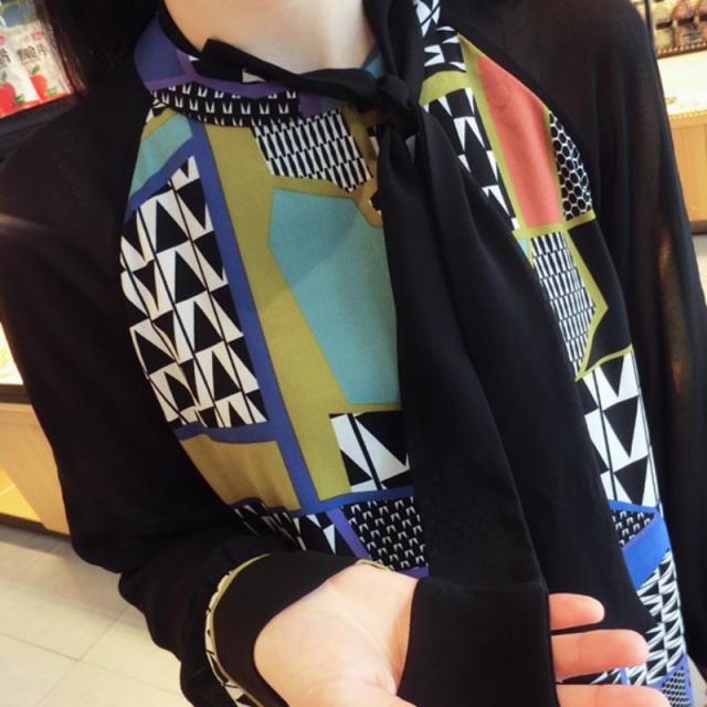 ワンピース レディース 幾何学模様ワンピース レトロワンピース 膝丈 ワンピ 長袖 リボンタイ 個性的 お洒落 大きいサイズの通販はau Pay マーケット Happy Toon Wowma店 商品ロットナンバー