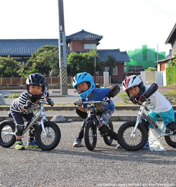 国内最安値 ペダルなし自転車 軽量アルミフレーム エアータイヤ 12インチ 全3色 子供用 自転車 カッコイイ おしゃれ 送料無料 史上最も激安 Olsonesq Com
