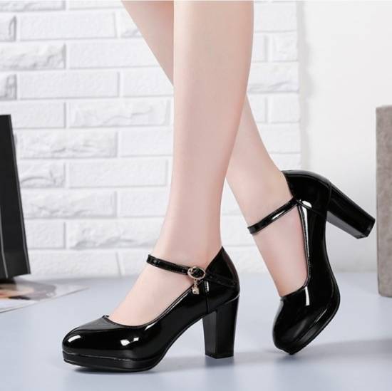 結婚式 パンプス ストラップ ヒールパンプス 痛くない 大きいサイズ アンクル ストラップ 太ヒール 幅広 結婚式用 結婚式パンプス 安い の通販はau Pay マーケット Leaflower 商品ロットナンバー