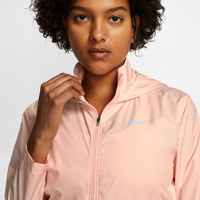 される 即納 Women's Packable Running Rain Jacket パーカー ウィンドブレーカー pink ランニングの通販はau PAY マーケット - troisHOMME(トロワオム)｜商品ロットナンバー：465026324 ナイキ レディース Nike Essential ポリエステ