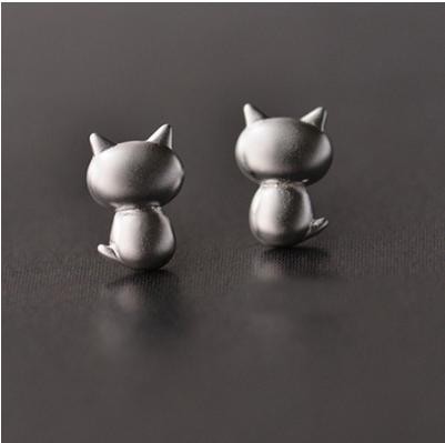 猫 シルバー ピアス つや消し シンプル キュート 小さい かわいい ねこ 後ろ姿 小ぶりピアス 2個セットの通販はau Wowma ワウマ アイリー工房 商品ロットナンバー