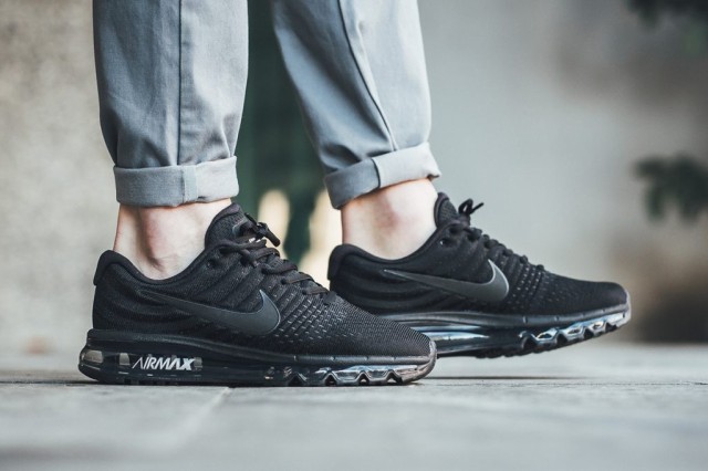 2017 triple black air max