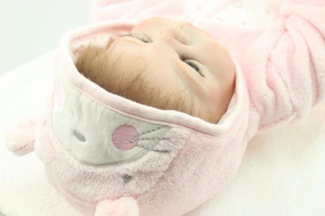 生まれ変わった赤ちゃん人形シリコン全身寝てる女の子人形リアルライフ